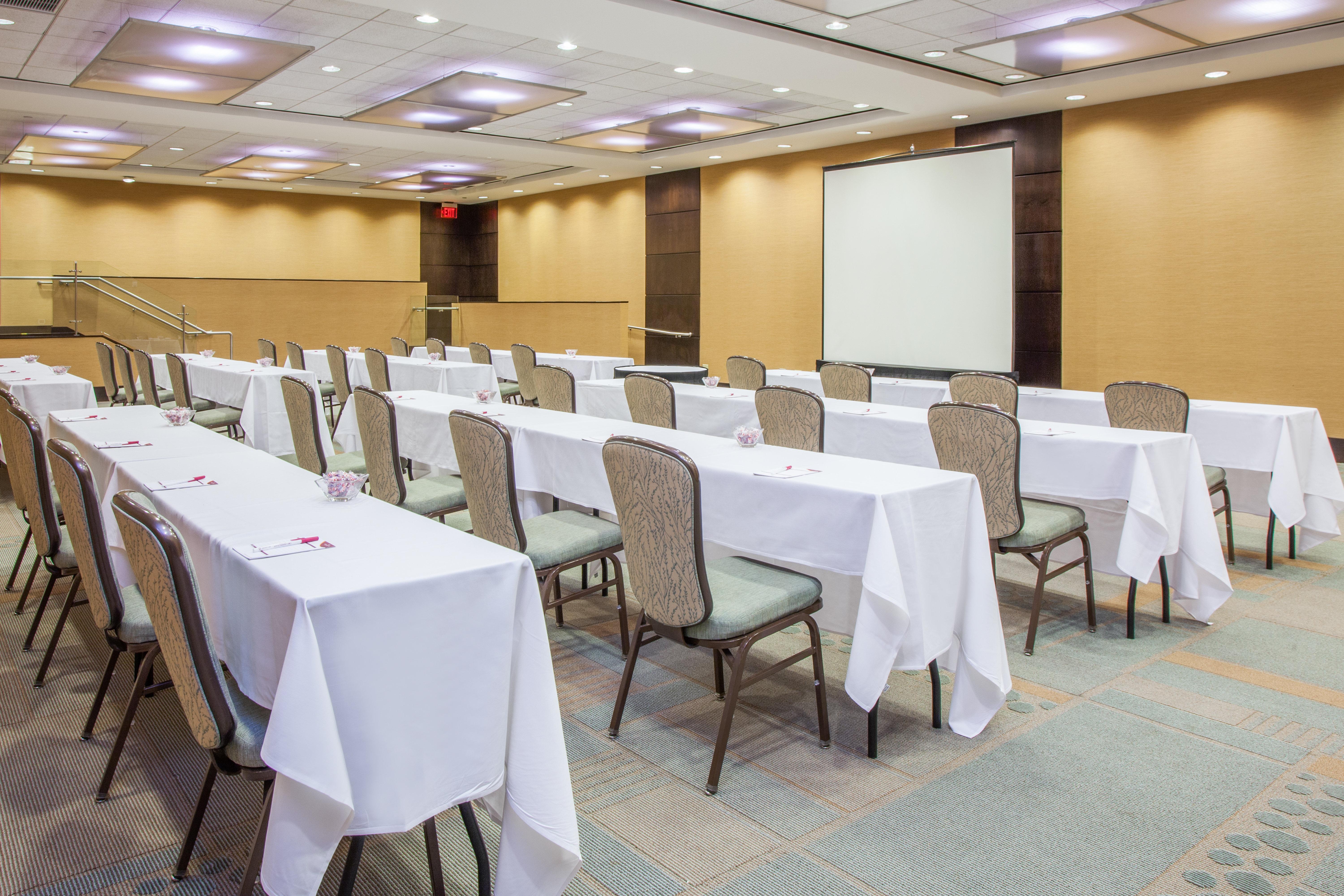 Crowne Plaza Hotel Glen Ellyn/Lombard By Ihg Exterior photo
