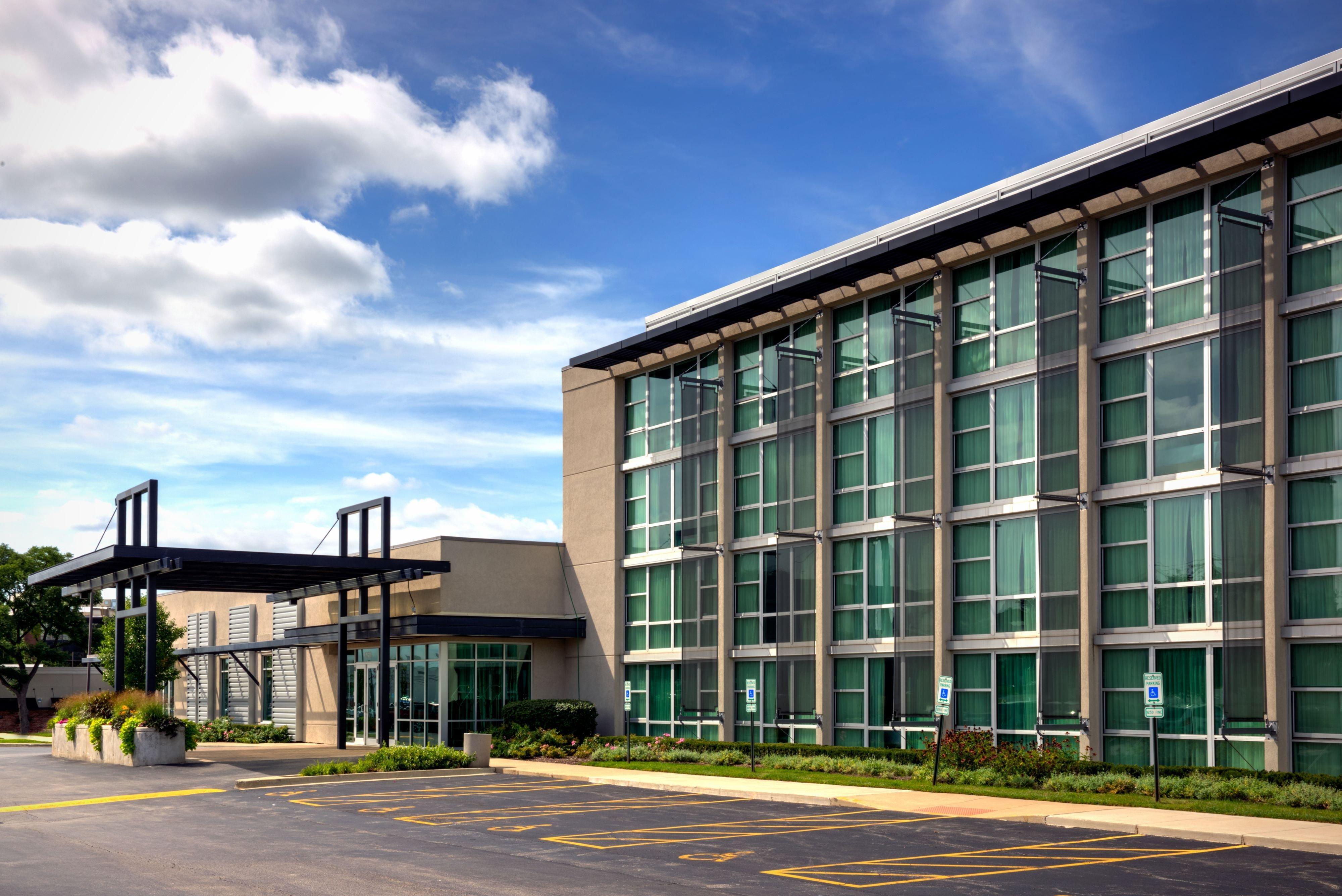 Crowne Plaza Hotel Glen Ellyn/Lombard By Ihg Exterior photo