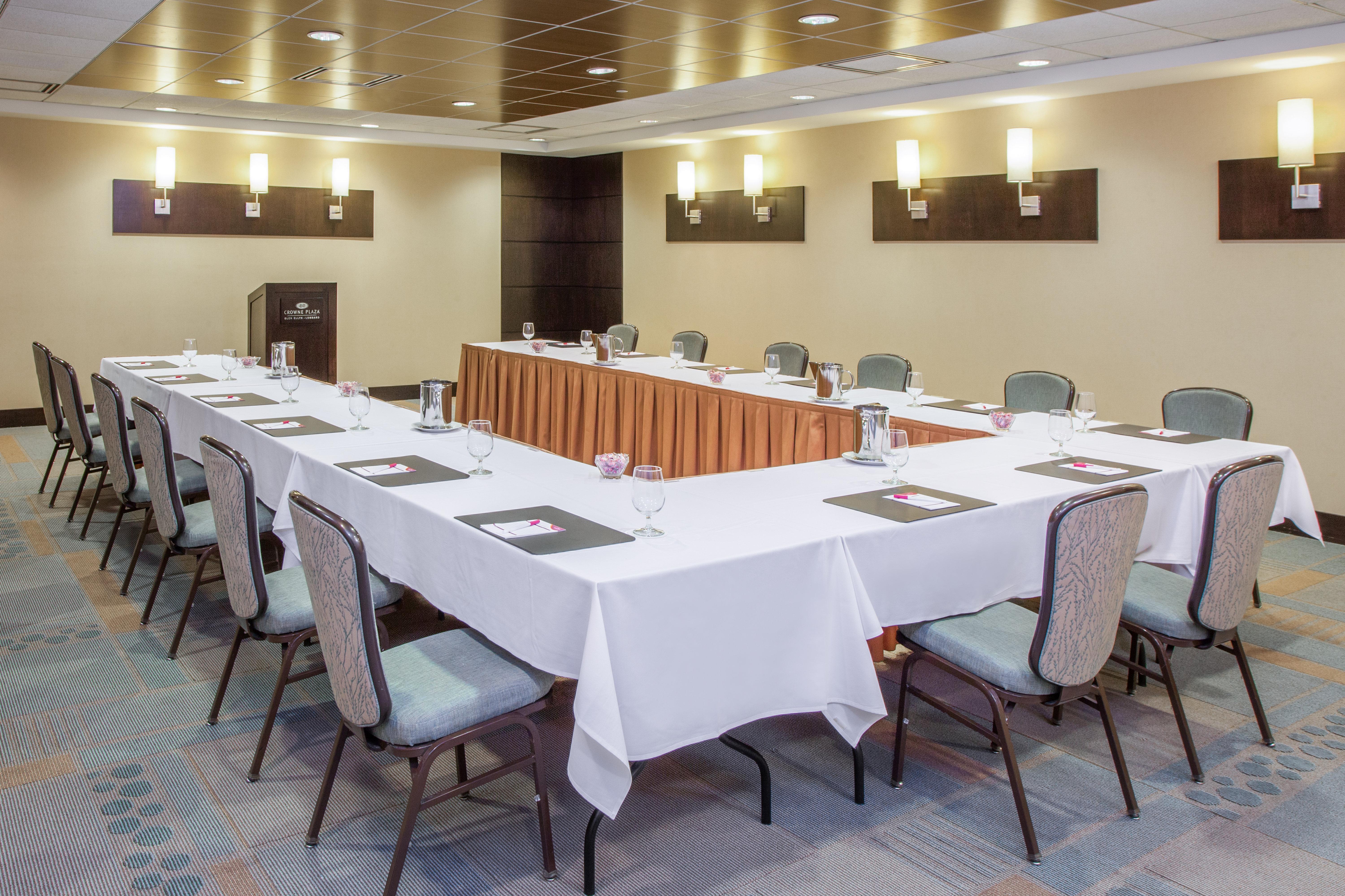 Crowne Plaza Hotel Glen Ellyn/Lombard By Ihg Exterior photo