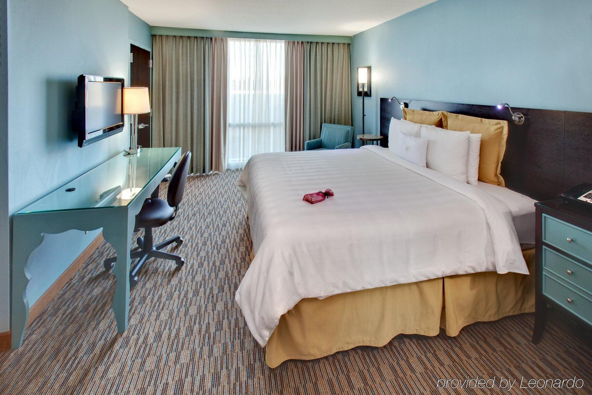 Crowne Plaza Hotel Glen Ellyn/Lombard By Ihg Room photo